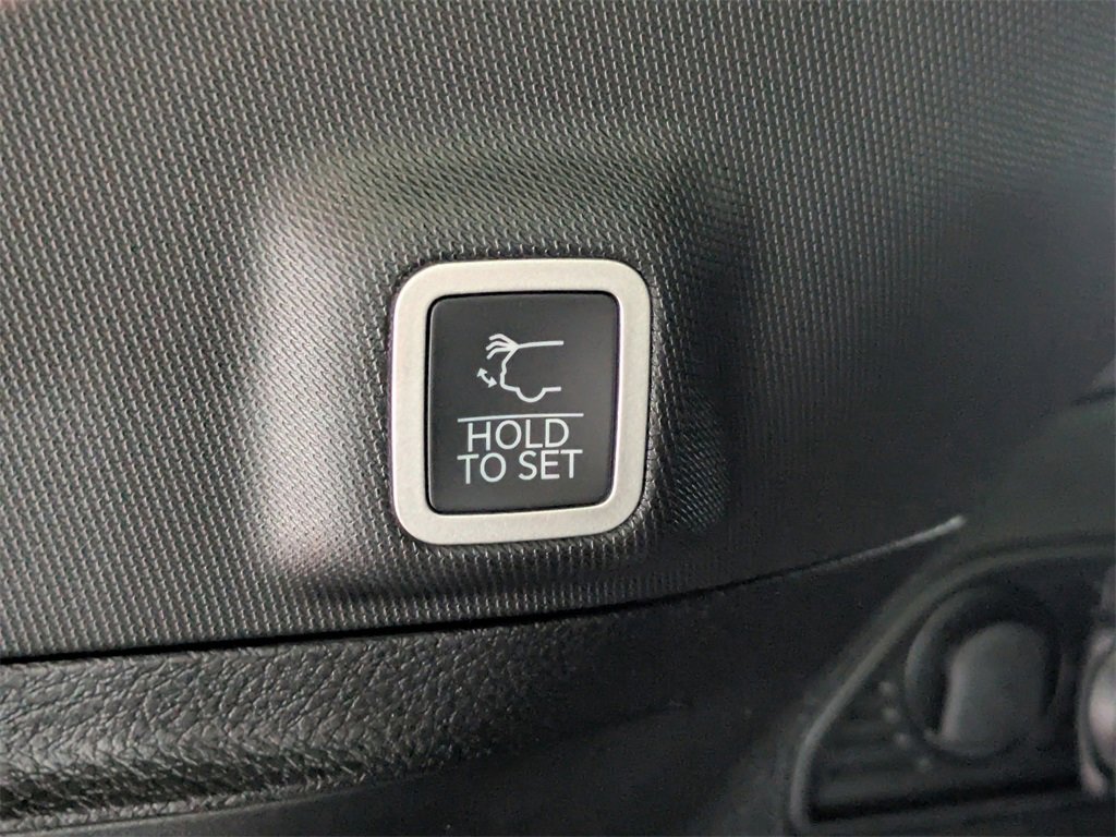 New 2025 Jeep Grand Cherokee Altitude image 14