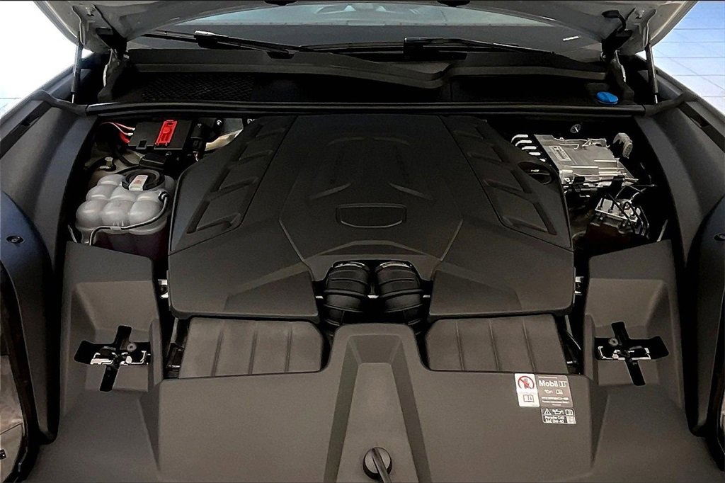 Used 2025 Porsche Cayenne GTS image 10