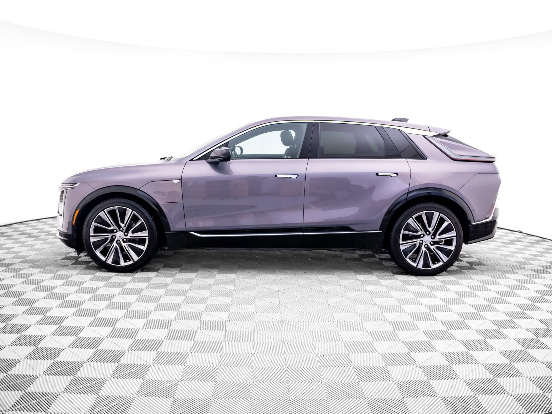 Certified 2025 Cadillac Lyriq Luxury w/ LPO, Floor Liner Package AWD/4WD image 2