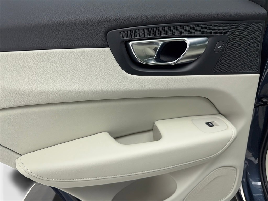 Used 2025 Volvo XC60 T8 Plus w/ Protection Package Premier image 42