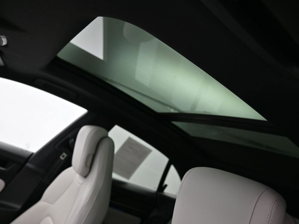 Certified 2025 Porsche Macan Electric image 11