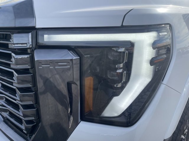 Used 2024 GMC Sierra 2500 Denali Ultimate image 9