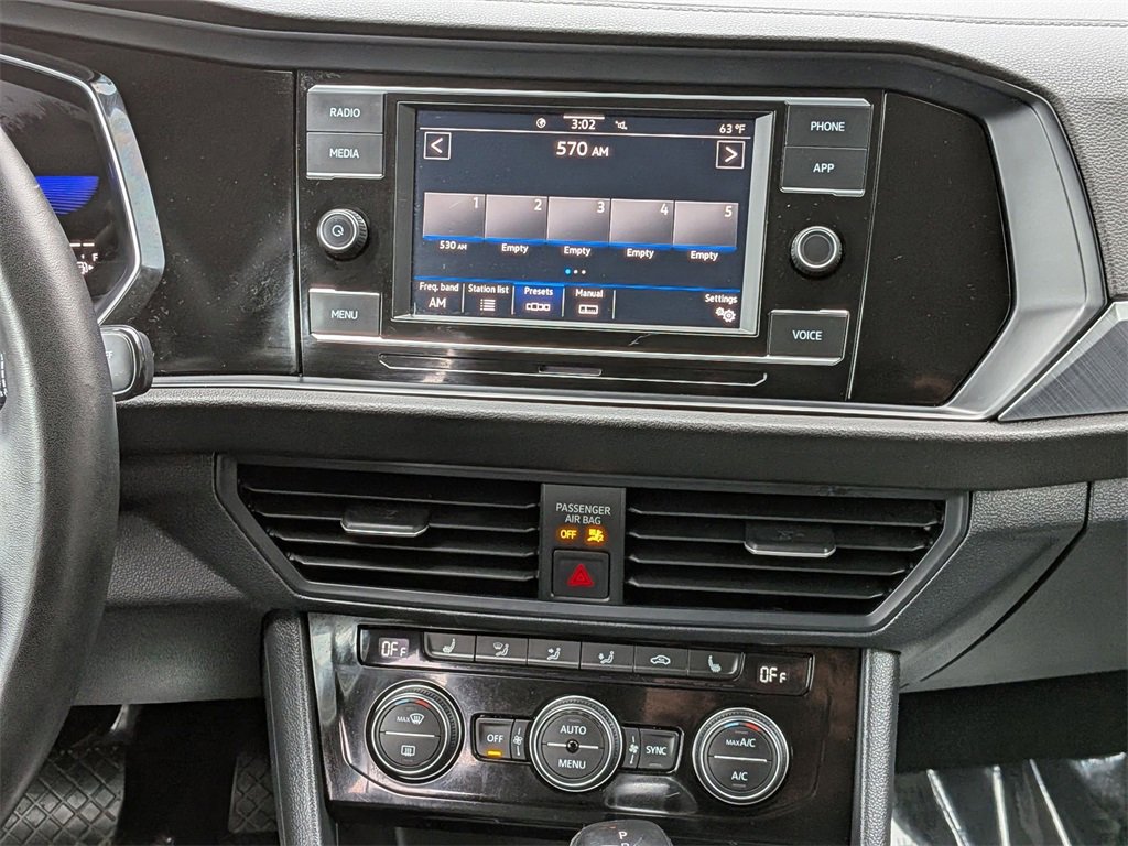 Used 2024 Volkswagen Jetta SE image 19