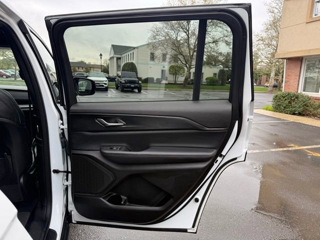 Certified 2024 Jeep Grand Cherokee L Altitude AWD/4WD image 30