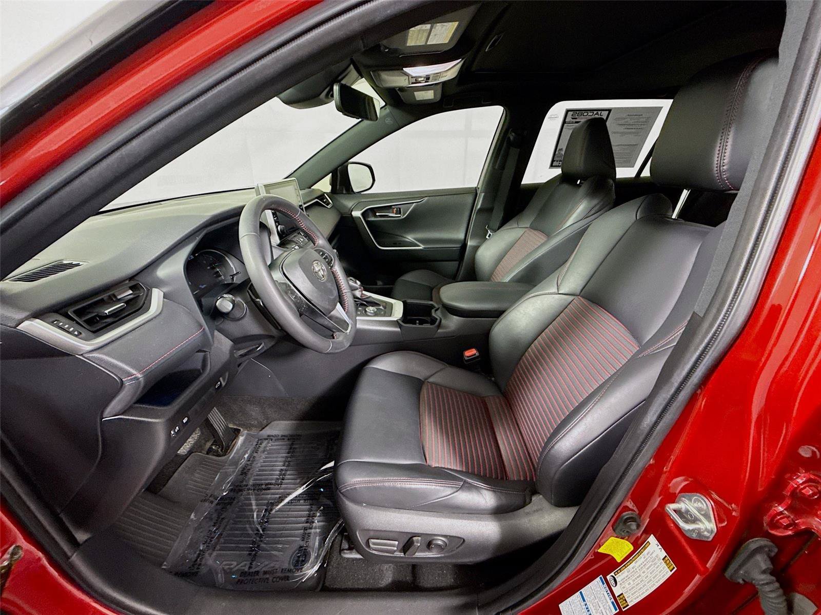 Used 2022 Toyota RAV4 XSE AWD/4WD image 2