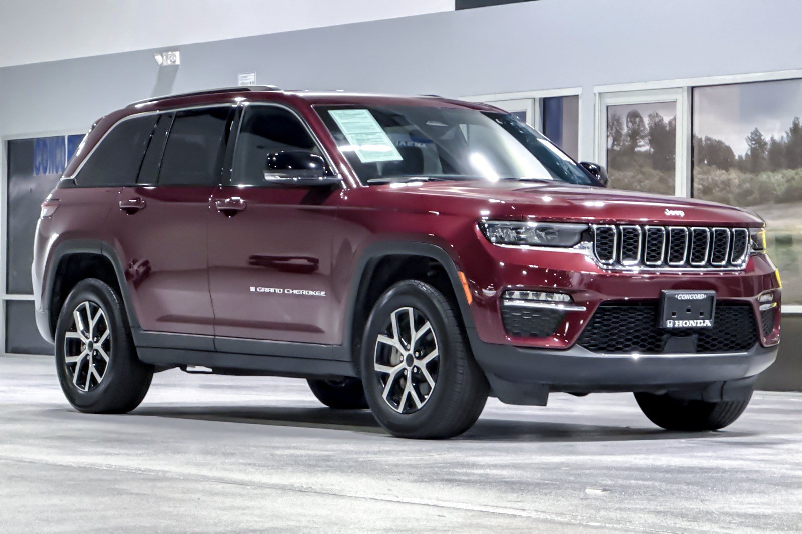 Used 2024 Jeep Grand Cherokee Limited AWD/4WD image 7