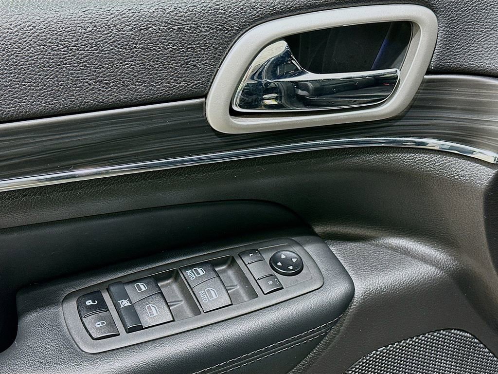 Used 2021 Jeep Grand Cherokee Limited w/ Luxury Group II image 17