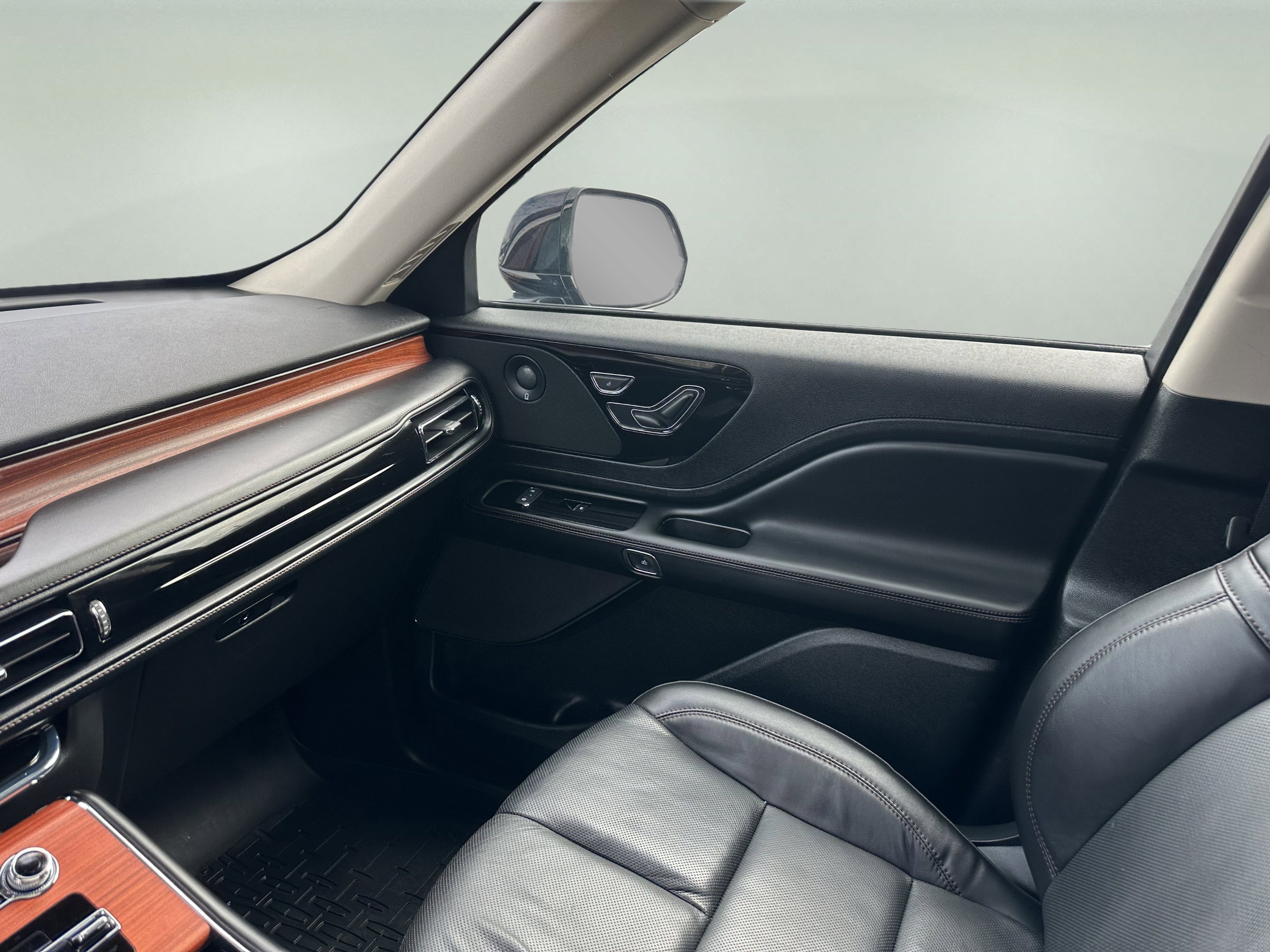 Certified 2023 Lincoln Aviator Reserve w/ Equipment Group 201A image 16