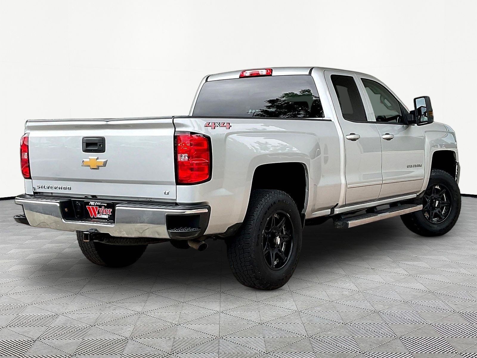 Used 2018 Chevrolet Silverado 1500 LT w/ All Star Edition AWD/4WD image 6