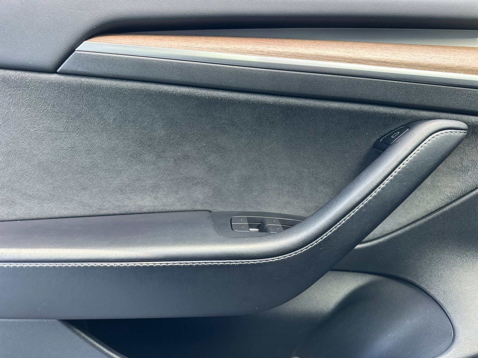 Used 2023 Tesla Model 3 Standard Range image 10