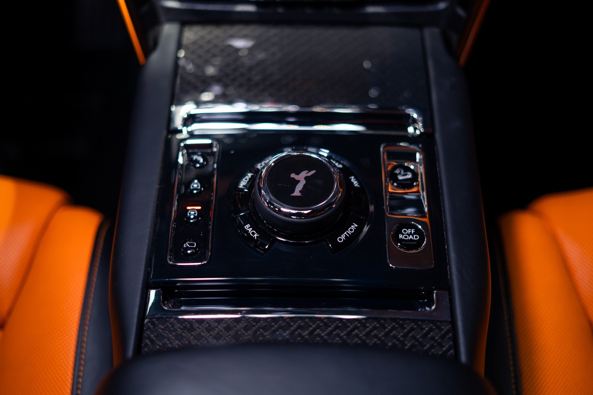 Used 2022 Rolls-Royce Cullinan Black Badge w/ Dark Exterior Package AWD/4WD image 39
