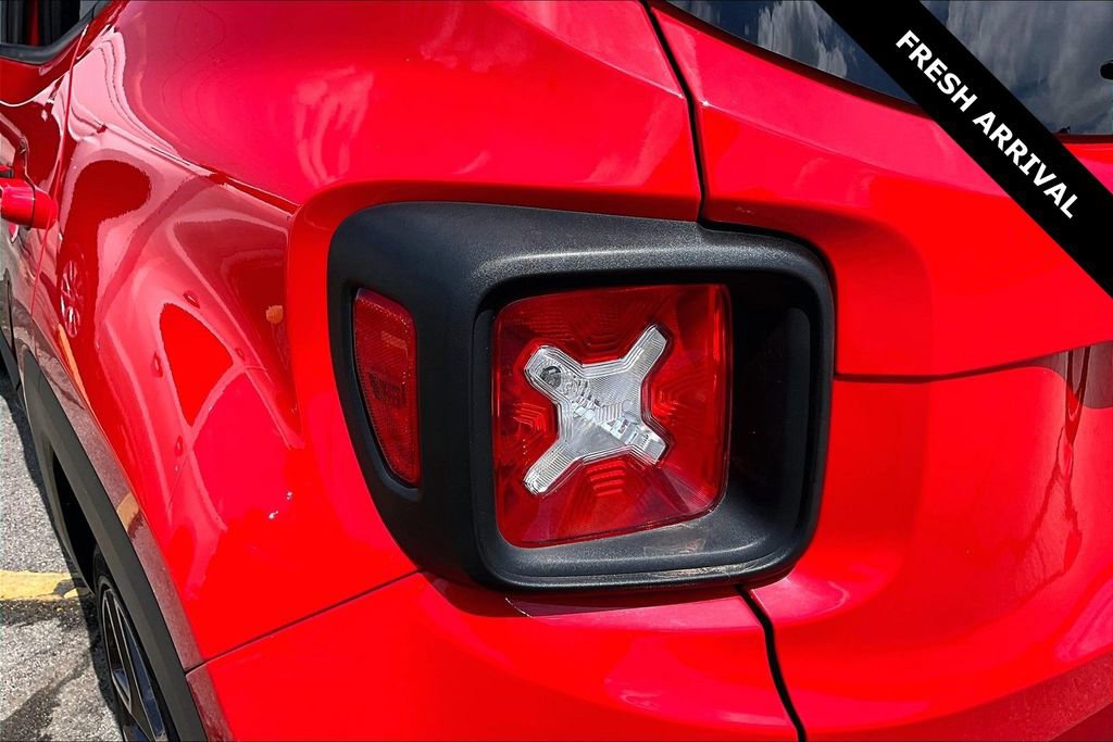 Used 2021 Jeep Renegade Latitude FWD image 22