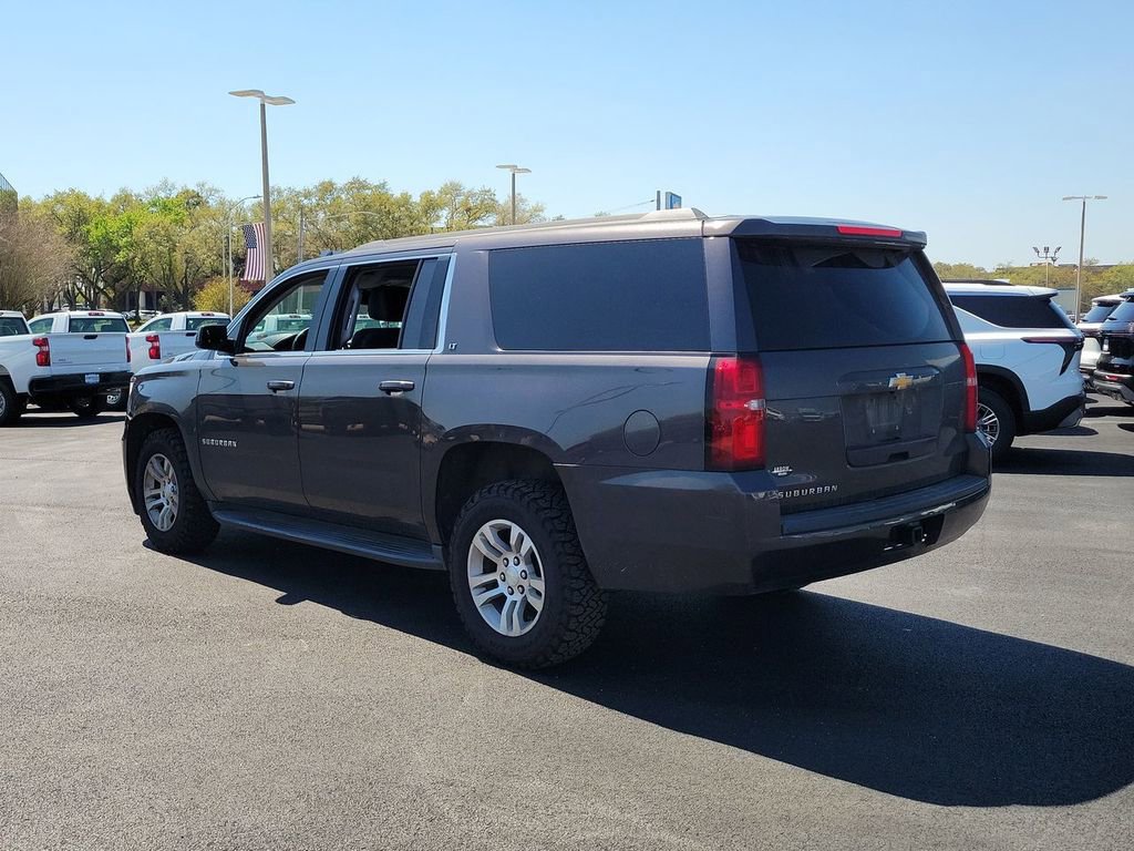 Used 2018 Chevrolet Suburban LT image 4
