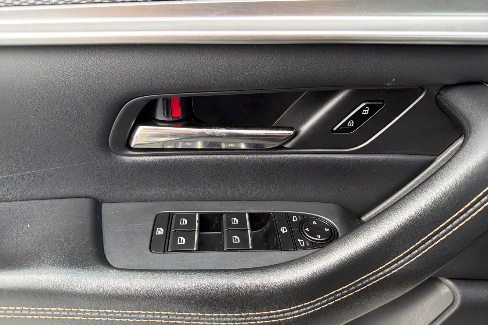 Used 2024 MAZDA CX-90 Plug-In Hybrid w/ Premium Plus image 11