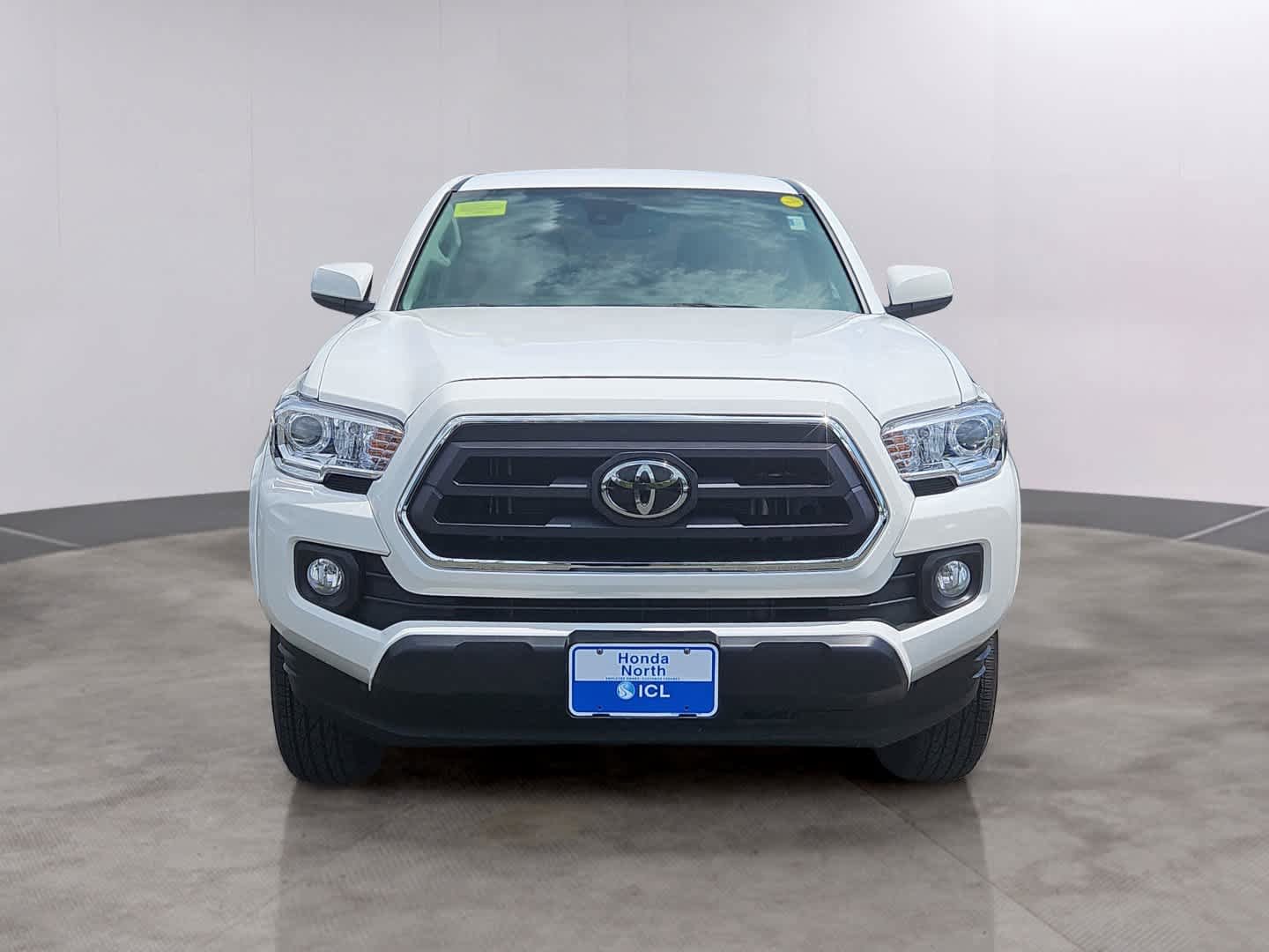 Used 2023 Toyota Tacoma SR5 AWD/4WD image 2
