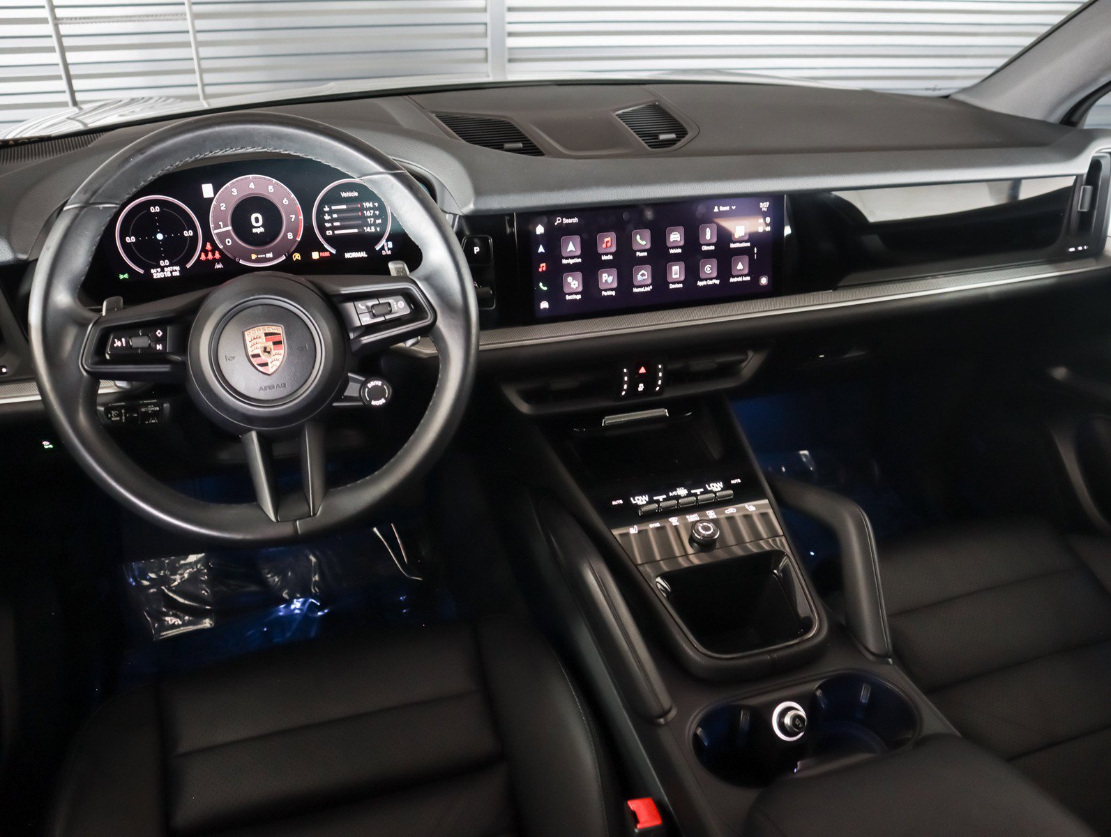Certified 2024 Porsche Cayenne AWD/4WD image 17