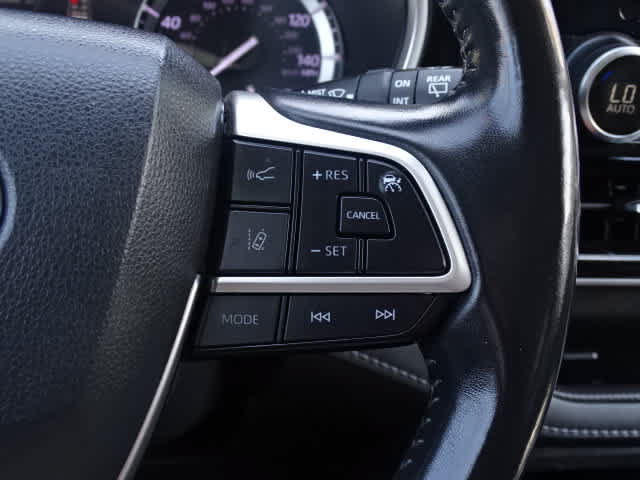 Used 2022 Toyota Highlander XLE FWD image 36