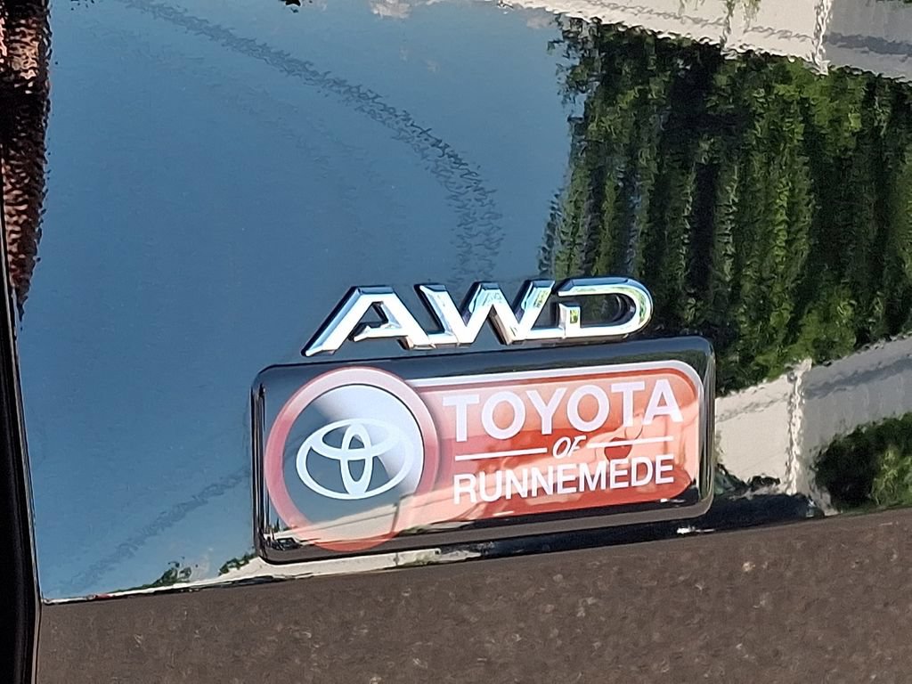 Certified 2025 Toyota Grand Highlander AWD image 30