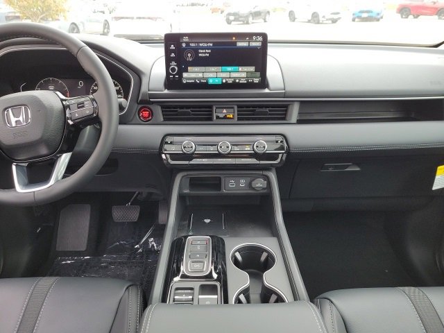 New 2025 Honda Pilot Touring image 12