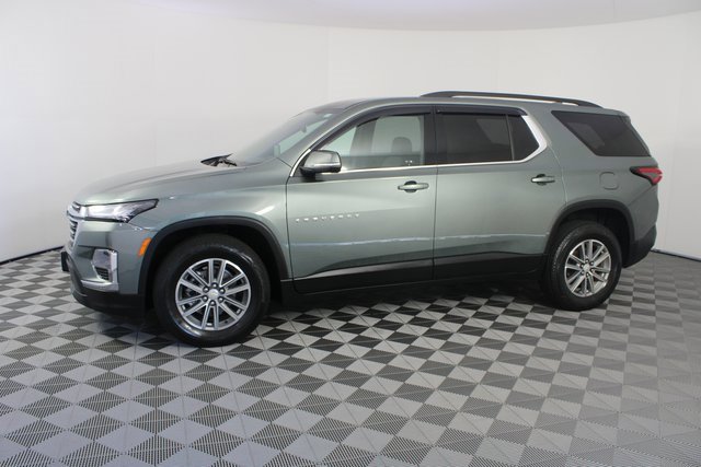 Used 2023 Chevrolet Traverse LT w/ Rear Camera Mirror Package image 2