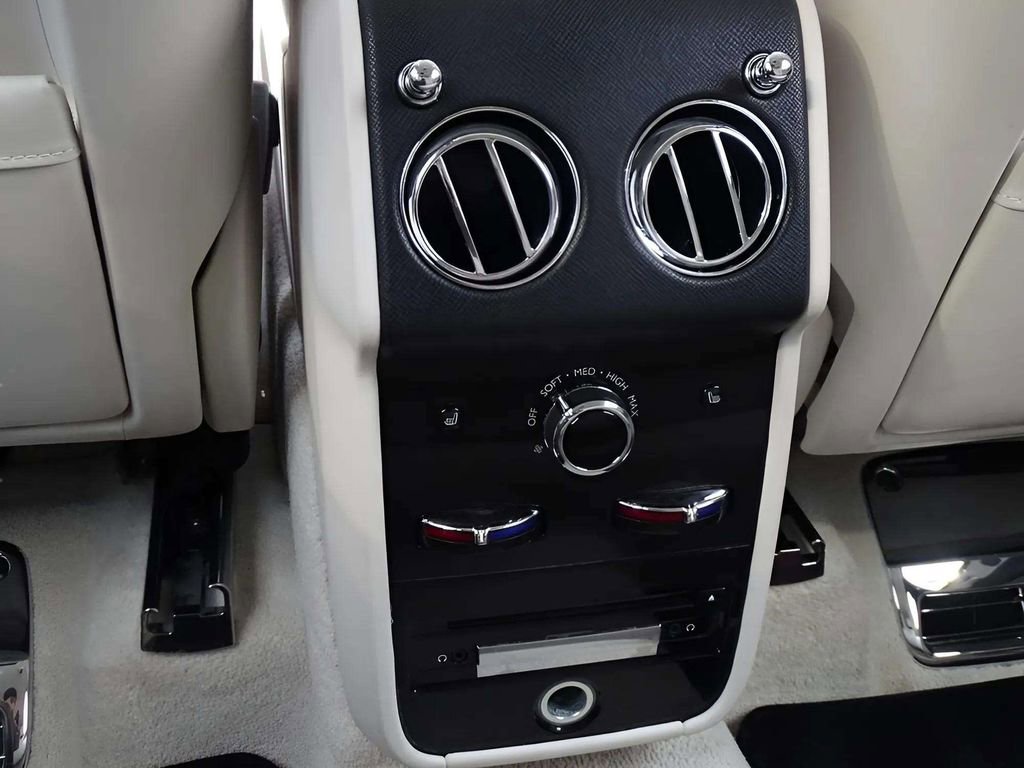 Used 2021 Rolls-Royce Cullinan AWD/4WD image 10