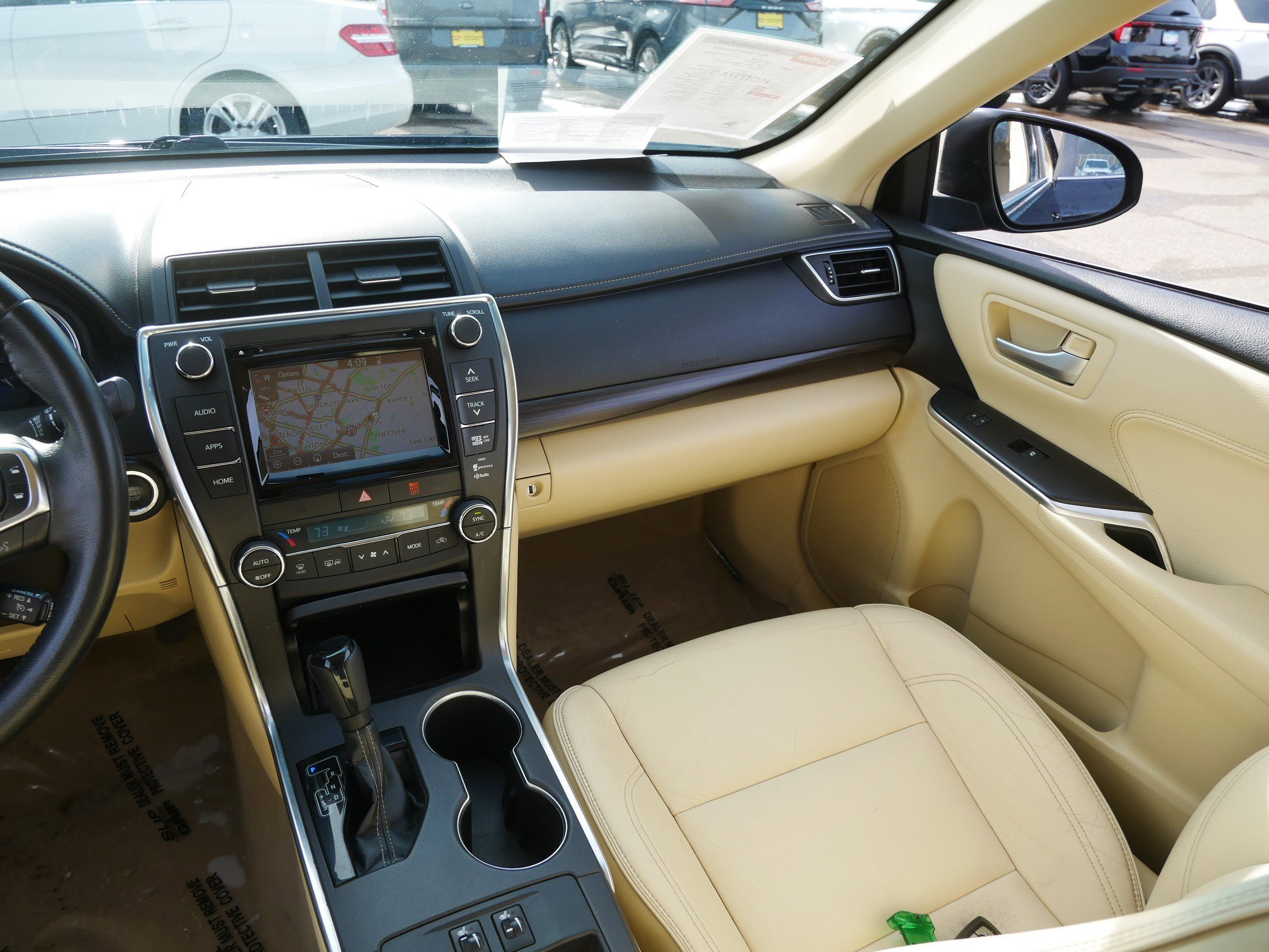 Used 2015 Toyota Camry XLE w/ Moonroof Package image 11