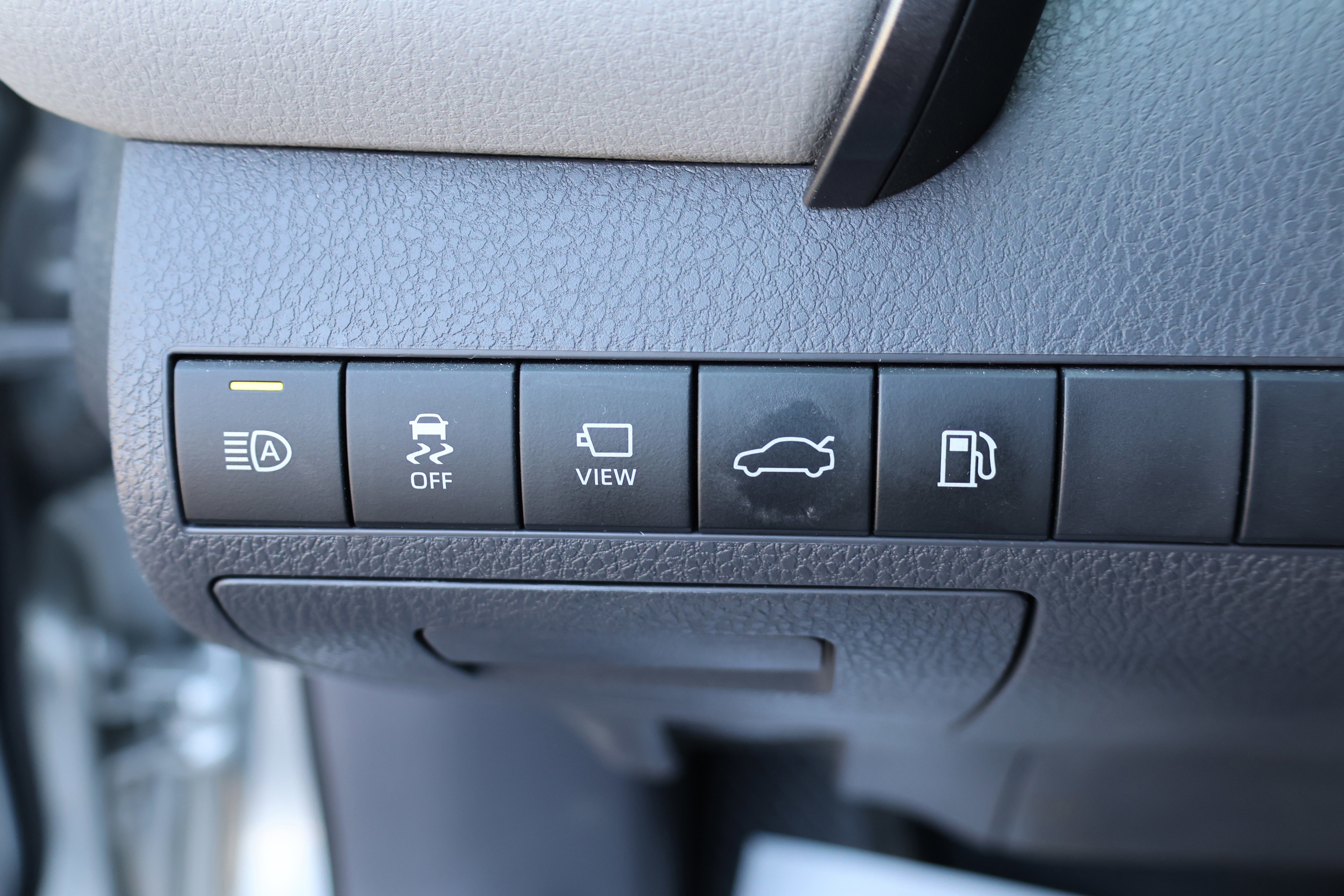 Used 2018 Toyota Camry XLE w/ Audio Package FWD image 28