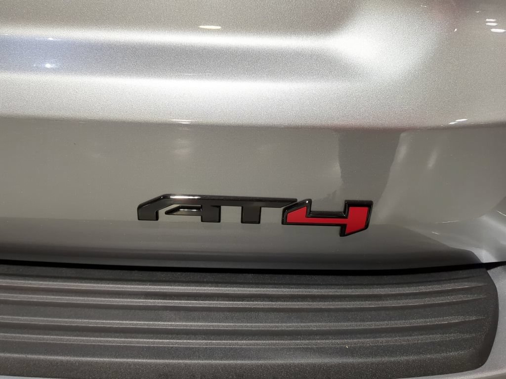 Used 2026 GMC Yukon AT4 Ultimate w/ LPO, Illumination Package AWD/4WD image 9