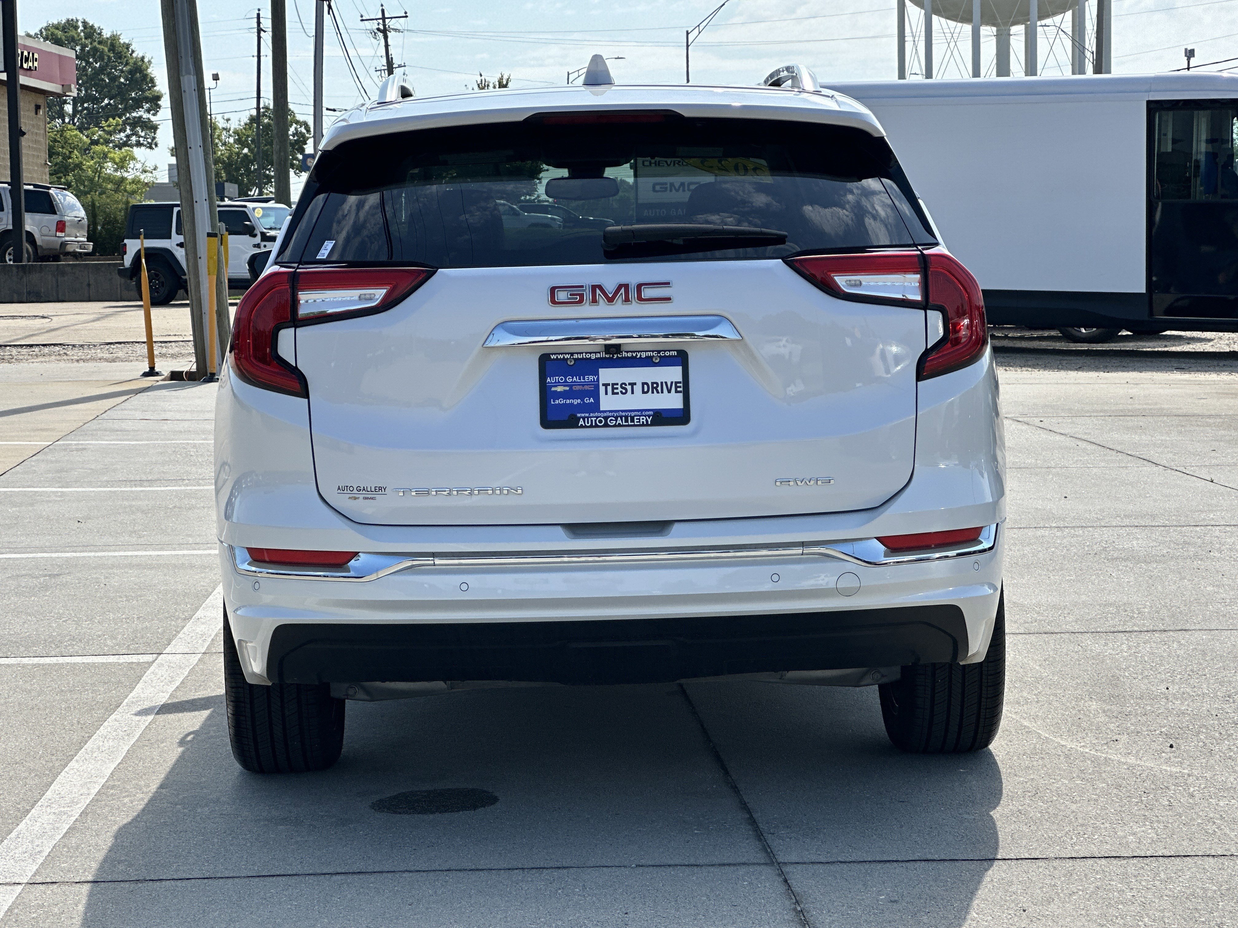 Used 2023 GMC Terrain Denali w/ Denali Premium Package AWD/4WD image 7
