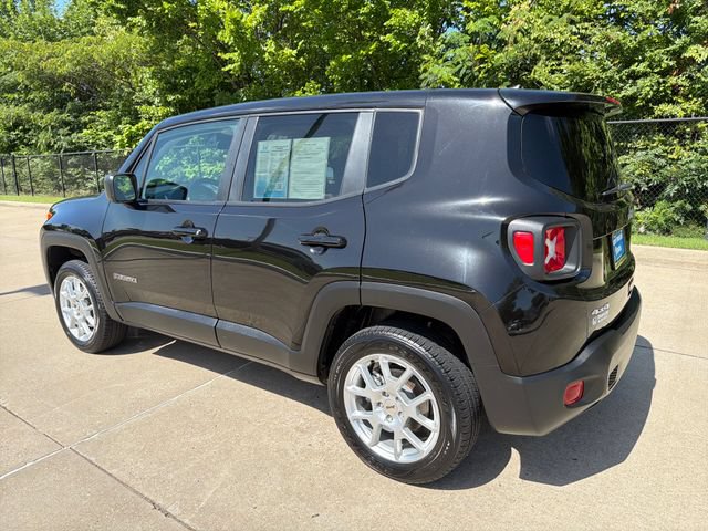 Used 2023 Jeep Renegade Latitude AWD/4WD image 3
