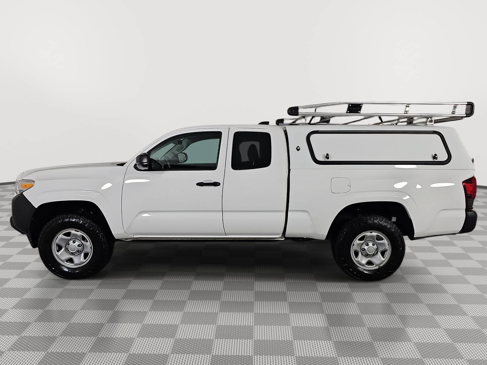 Used 2023 Toyota Tacoma SR RWD image 5