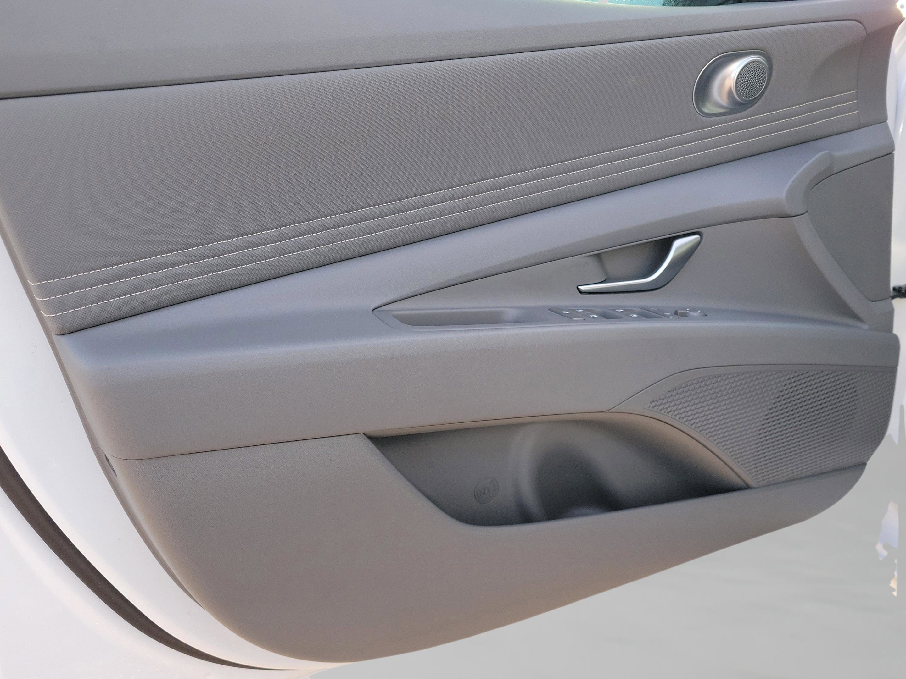 Certified 2025 Hyundai Elantra Sport image 16