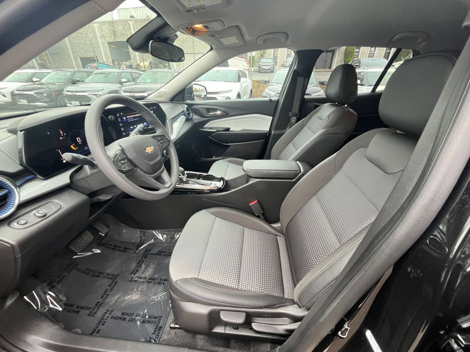 Used 2025 Chevrolet Trax LT image 24