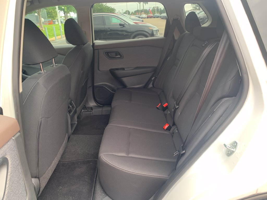 Used 2023 Nissan Rogue S FWD image 18