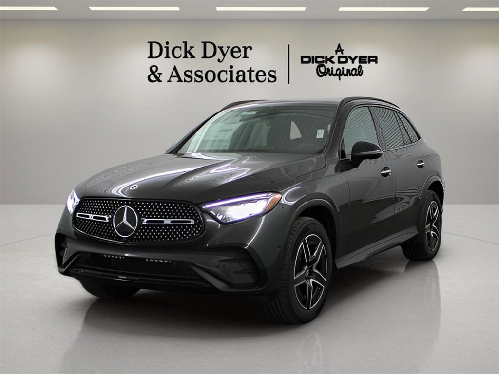 Used 2025 Mercedes-Benz GLC 300 image 3