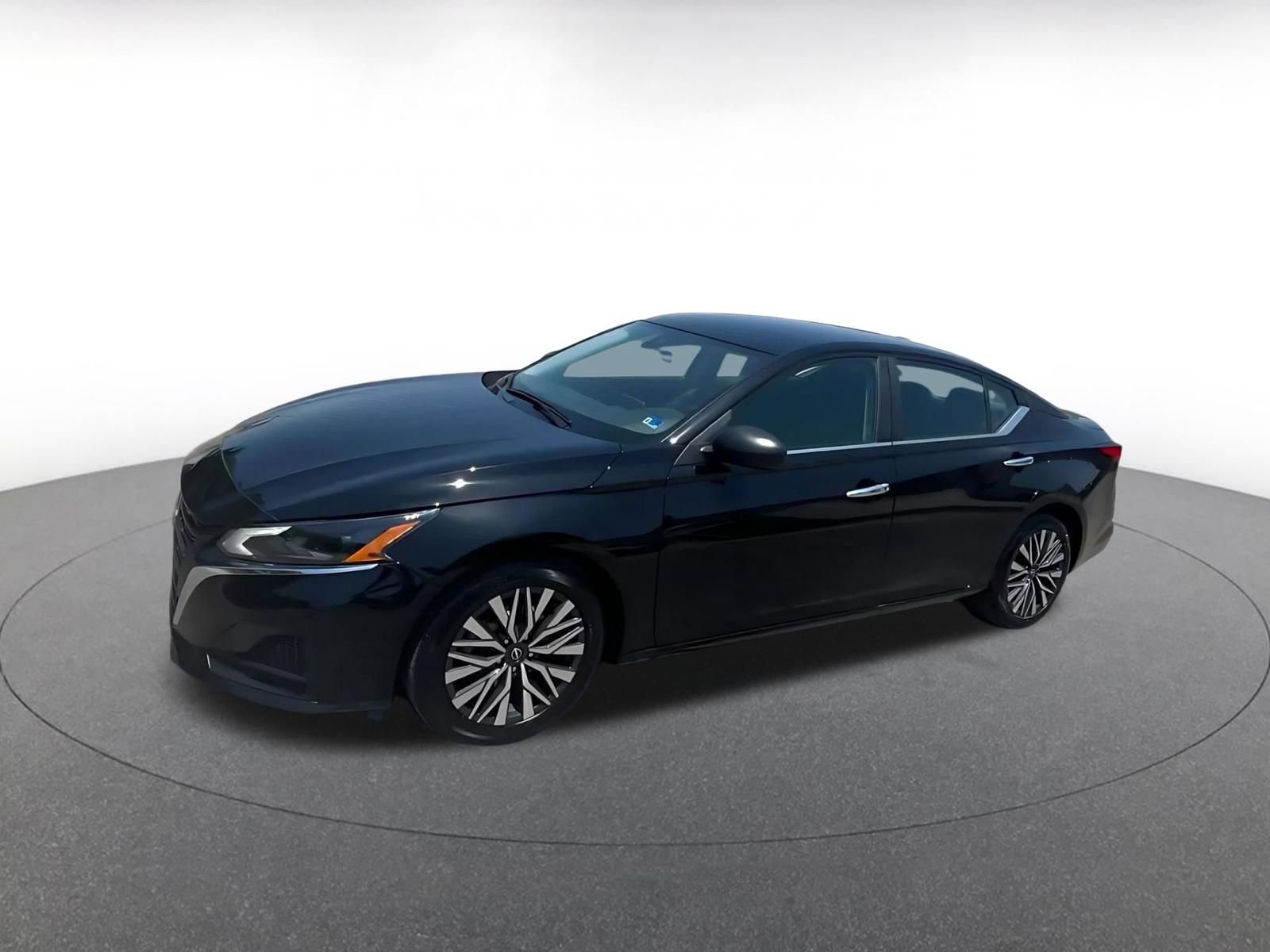 Used 2025 Nissan Altima 2.5 SV FWD image 8