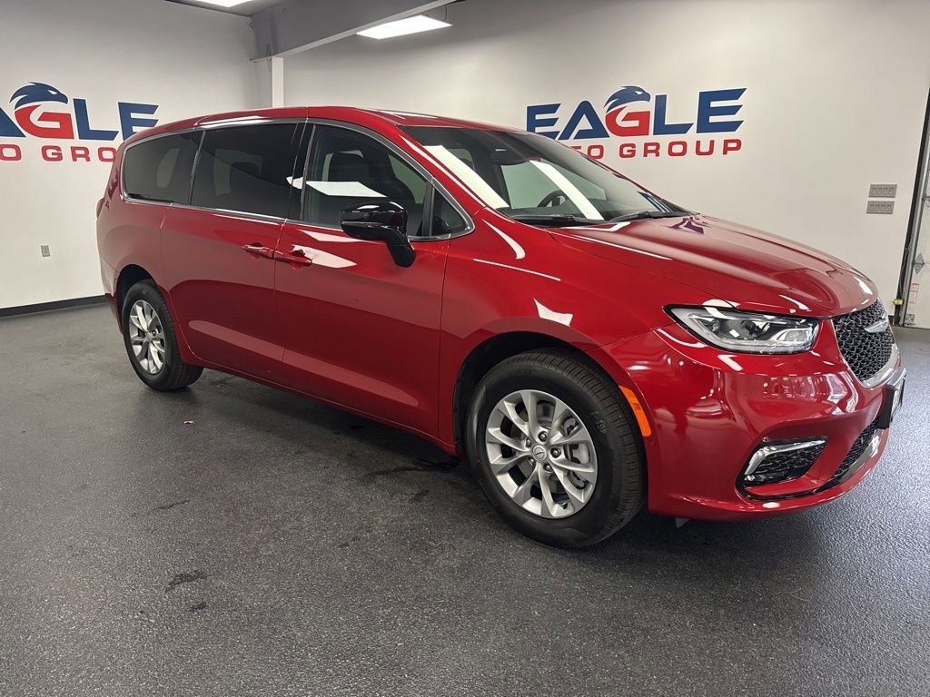 New 2026 Chrysler Pacifica Select AWD/4WD image 1