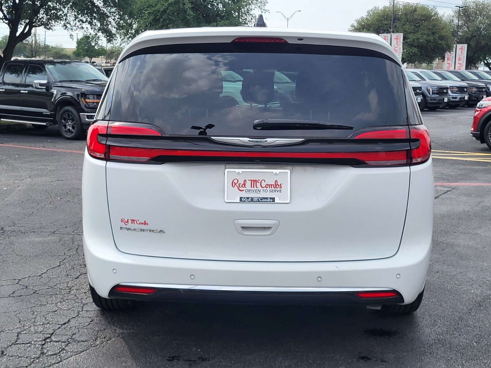 Used 2025 Chrysler Pacifica Select FWD image 5