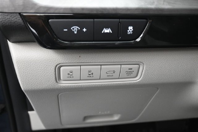 Used 2024 Kia Carnival EX FWD image 21