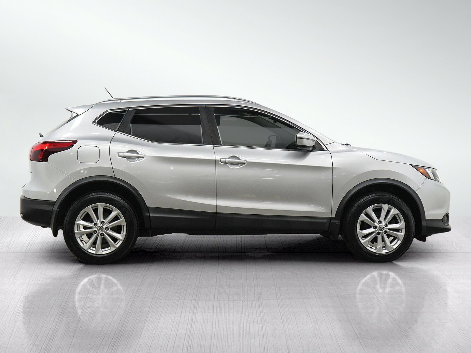 Used 2017 Nissan Rogue Sport SV AWD/4WD image 6
