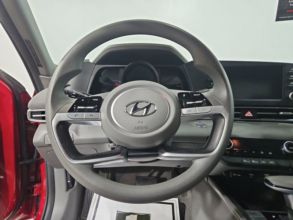 Certified 2022 Hyundai Elantra SEL FWD image 15