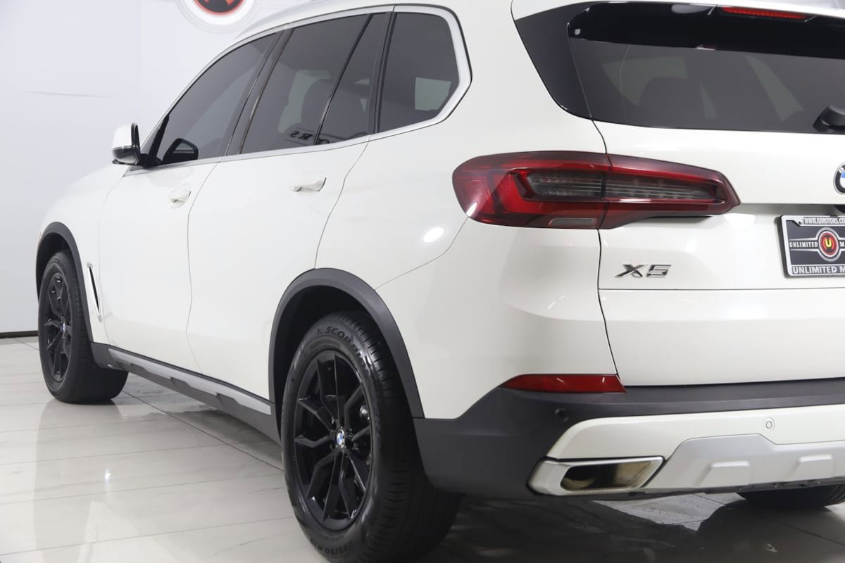 Used 2023 BMW X5 xDrive40i w/ Premium Package AWD/4WD image 22