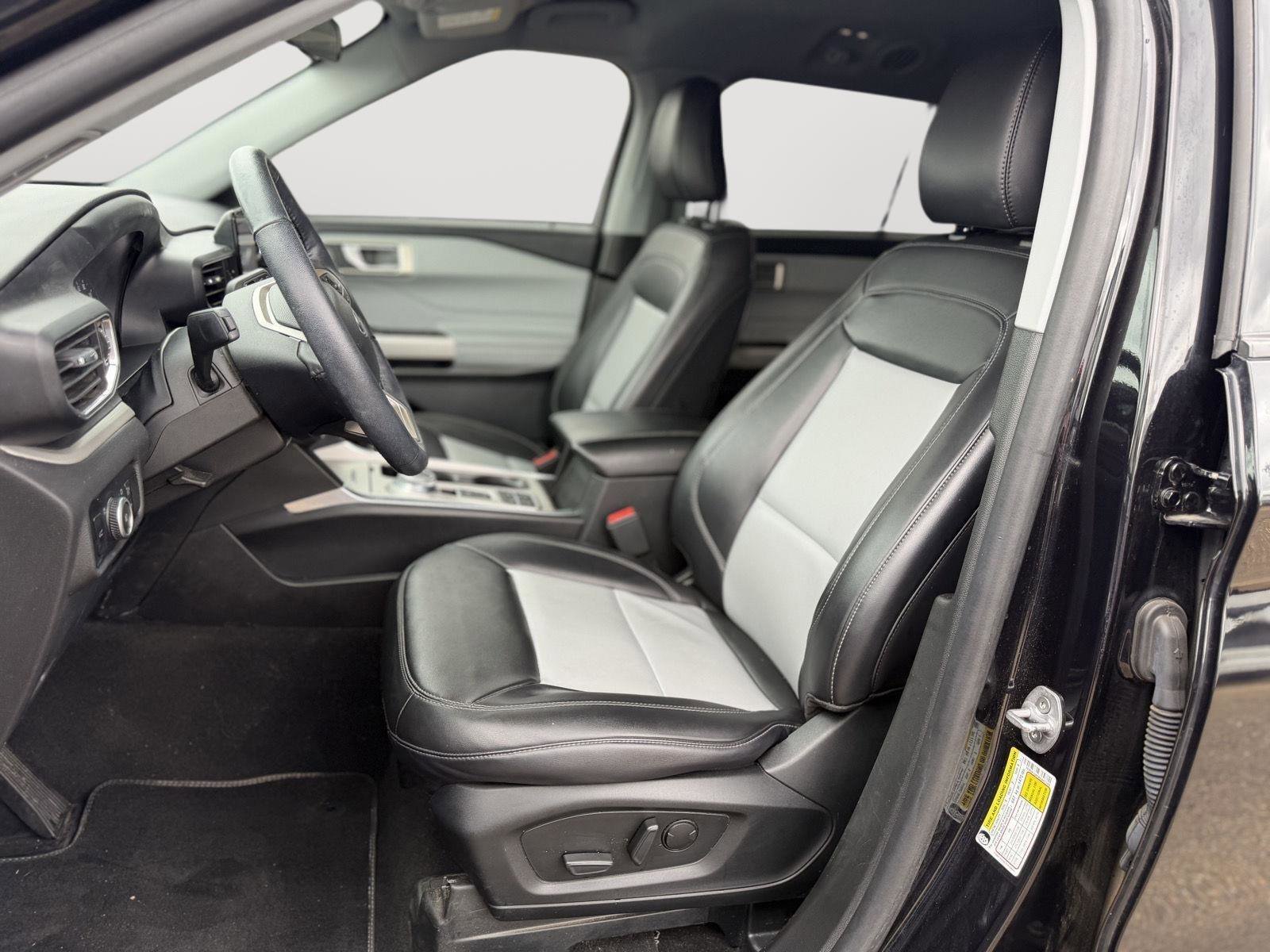 Used 2023 Ford Explorer XLT w/ Equipment Group 202A image 9