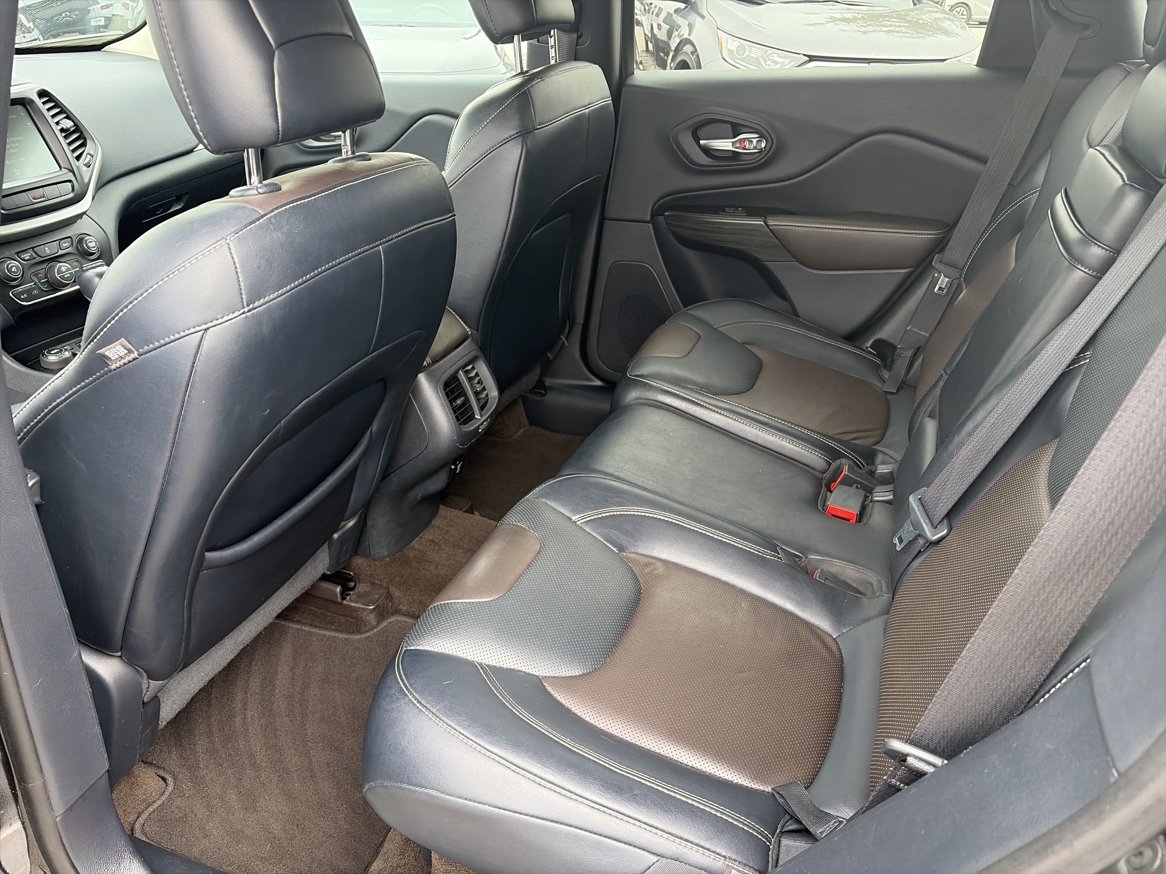 Used 2014 Jeep Cherokee Limited w/ Luxury Group AWD/4WD image 19