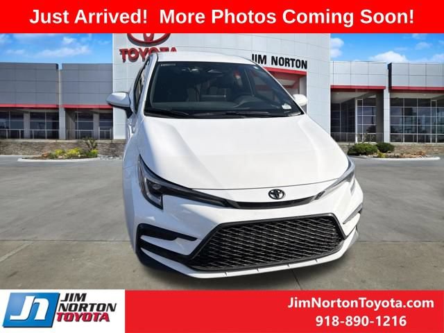 Used 2026 Toyota Corolla SE FWD image 2