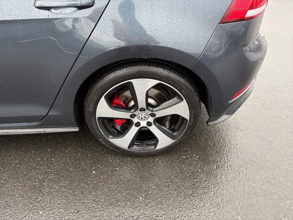 Used 2019 Volkswagen GTI SE FWD image 22