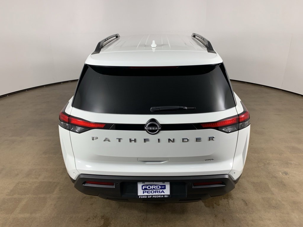 Used 2025 Nissan Pathfinder SV image 11