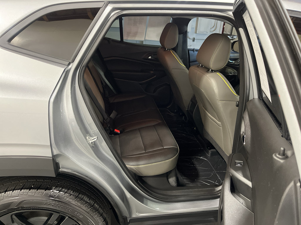 Used 2025 Chevrolet Trax ACTIV w/ Sunroof Package FWD image 16