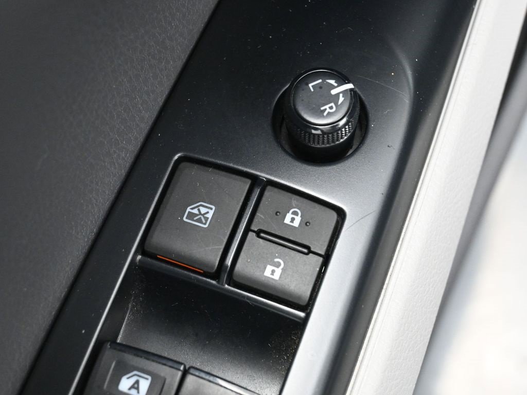 Certified 2018 Toyota Camry LE image 12