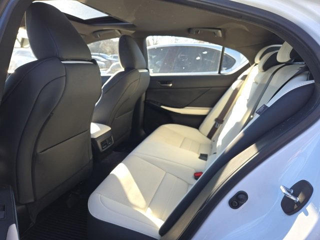 Used 2022 Lexus IS 350 F Sport image 4